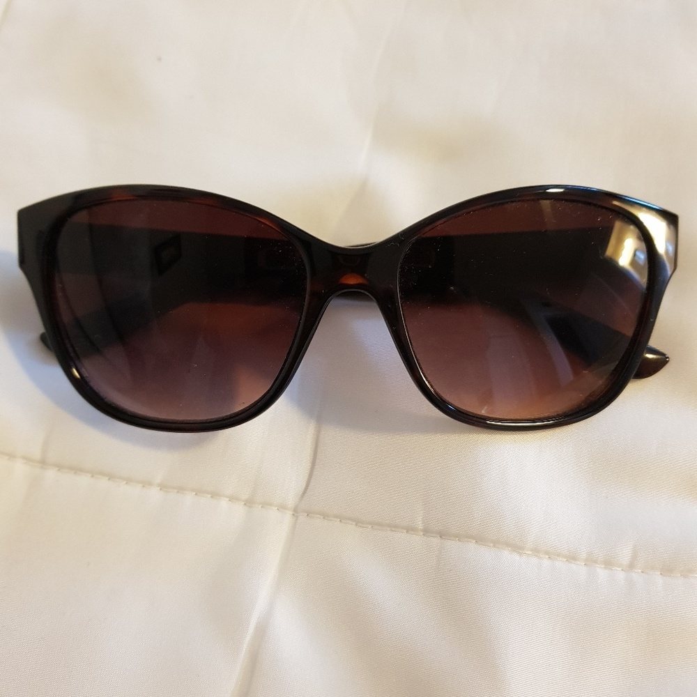 Sunglasses Oscar de la Renta